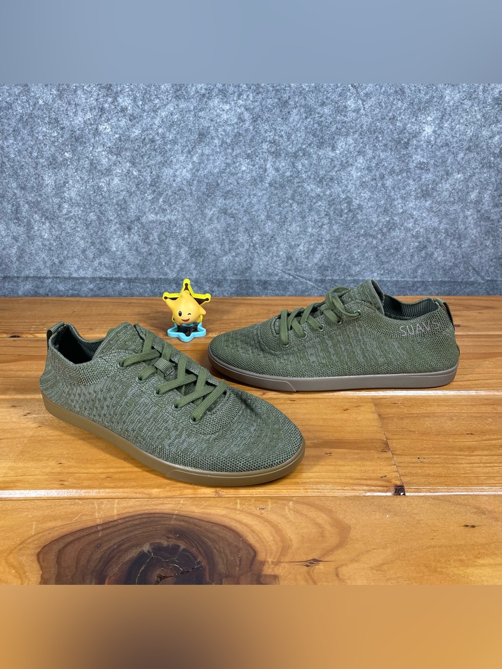 SUAVS The Zilker Womens 10 / Mens 8 Olive Green Knit Sneakers -  Discoloration